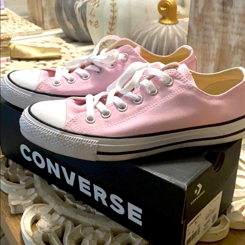 Women’s pink converse sz 9